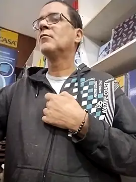 Snapshot of barboza991 chatting on 10-31-25, 12:28 barboza991 online show from 10-31-25, 12:28