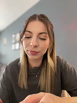 Snapshot of Mia_Ethan chatting on 06-10-26, 07:18 Mia Ethan online show from 06-10-26, 07:18
