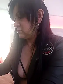 jescaoporto4 online show from 11-08-25, 01:55