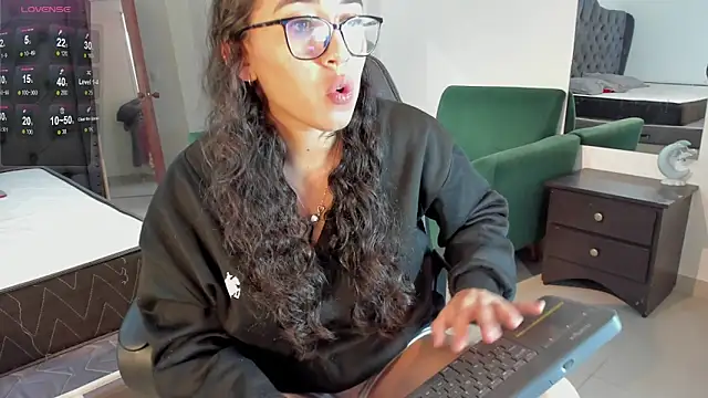 Snapshot of _maria_foxx_ chatting on 10-23-25, 07:23 maria foxx online show from 10-23-25, 07:23