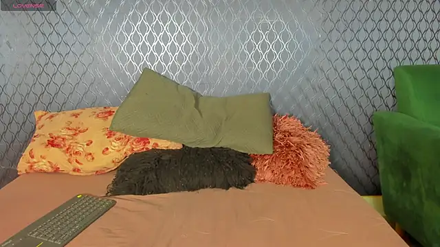 Snapshot of _maria_foxx_ chatting on 11-21-25, 06:28 maria foxx online show from 11-21-25, 06:28