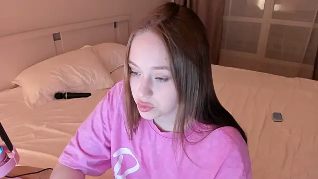 Snapshot of endlesssoffi chatting on 01-09-25, 01:18 endlesssoffi online show from 01-09-25, 01:18