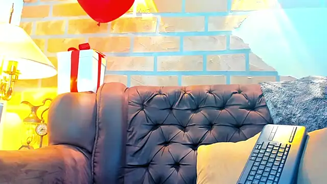 Snapshot of Dylanstonne chatting on 02-07-25, 09:48 Dylanstonne online show from 02-07-25, 09:48