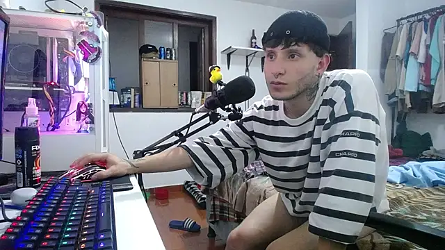 Snapshot of esjrobles chatting on 01-08-25, 03:29 esjrobles online show from 01-08-25, 03:29