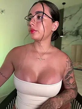 Pink Jazmin online show from 04-23-26, 01:29