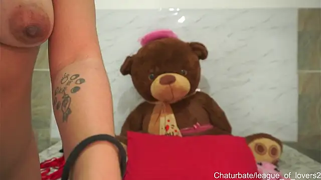 Snapshot of LeagueOfLovers chatting on 12-03-24, 03:30 LeagueOfLovers online show from 12-03-24, 03:30