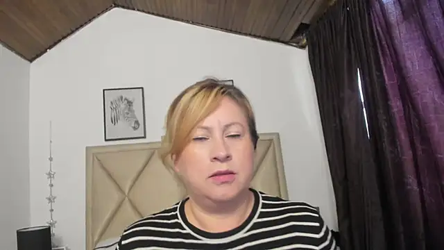 Snapshot of MonyCassius chatting on 06-08-26, 12:38 MonyCassius online show from 06-08-26, 12:38