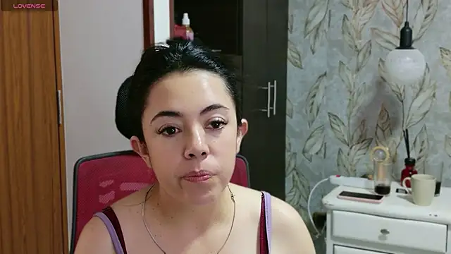 Bella fournier online show from 04-25-26, 08:50