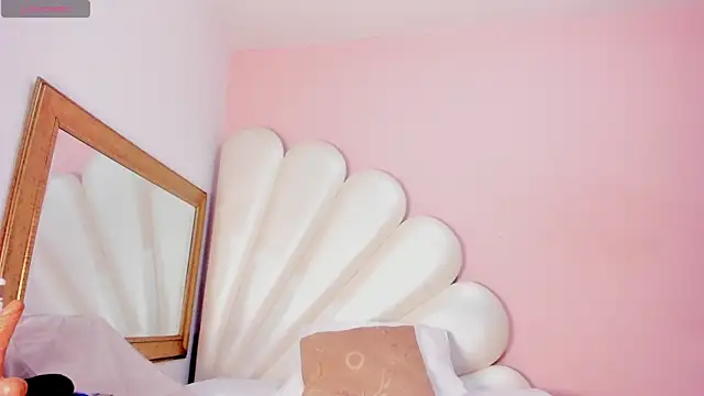 Snapshot of Ally_Parkeer_ chatting on 02-01-25, 06:40 Ally Parkeer online show from 02-01-25, 06:40