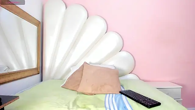 Snapshot of Ally_Parkeer_ chatting on 02-27-25, 05:36 Ally Parkeer online show from 02-27-25, 05:36