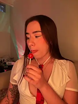 Snapshot of Im_Valen_Cute chatting on 10-23-25, 10:30 Im Valen Cute online show from 10-23-25, 10:30