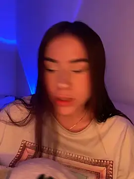 Snapshot of Im_Valen_Cute chatting on 10-28-25, 02:15 Im Valen Cute online show from 10-28-25, 02:15