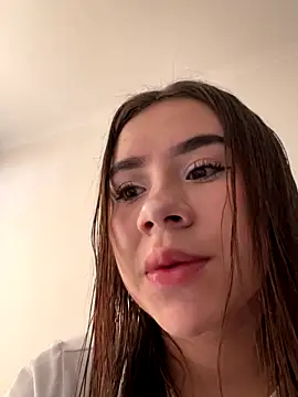 Snapshot of Im_Valen_Cute chatting on 10-28-25, 05:26 Im Valen Cute online show from 10-28-25, 05:26