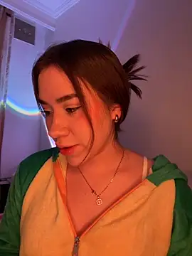 Snapshot of Im_Valen_Cute chatting on 10-31-25, 02:34 Im Valen Cute online show from 10-31-25, 02:34