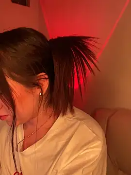 Snapshot of Im_Valen_Cute chatting on 12-03-25, 04:20 Im Valen Cute online show from 12-03-25, 04:20