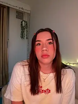 Snapshot of Im_Valen_Cute chatting on 12-16-25, 02:27 Im Valen Cute online show from 12-16-25, 02:27