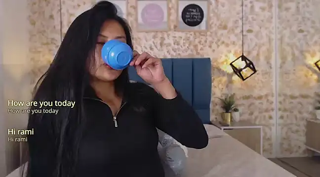 Snapshot of July_gh chatting on 12-14-24, 11:23 July gh online show from 12-14-24, 11:23