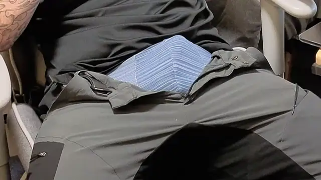 Snapshot of Dan8736 chatting on 07-30-26, 09:25 Dan8736 online show from 07-30-26, 09:25