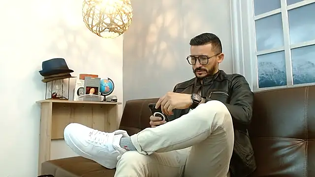 Reiko 85  online show from 03-17-25, 07:15