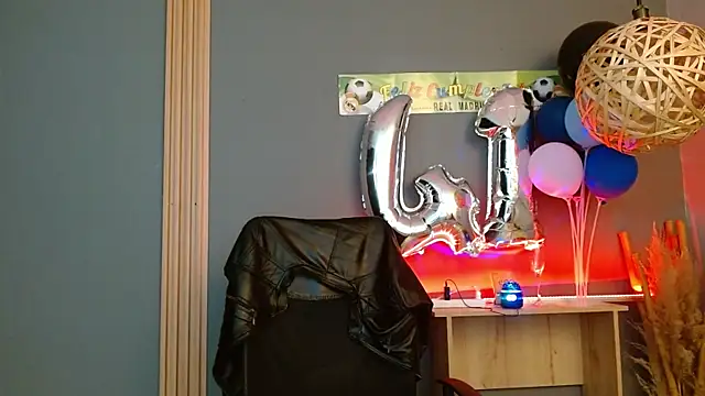 Reiko 85  online show from 04-22-26, 02:29