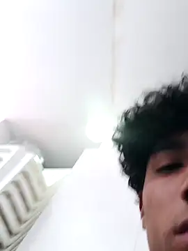 Snapshot of alexander32r chatting on 09-12-25, 04:51 alexander32r online show from 09-12-25, 04:51