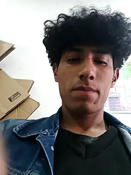 Snapshot of alexander32r chatting on 09-17-25, 07:59 alexander32r online show from 09-17-25, 07:59