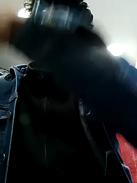 Snapshot of alexander32r chatting on 09-19-25, 02:51 alexander32r online show from 09-19-25, 02:51