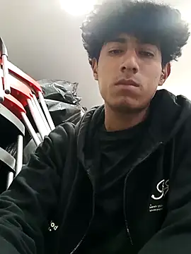 Snapshot of alexander32r chatting on 09-23-25, 03:26 alexander32r online show from 09-23-25, 03:26