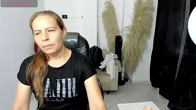 Milf karlye online show from 03-12-26, 12:17