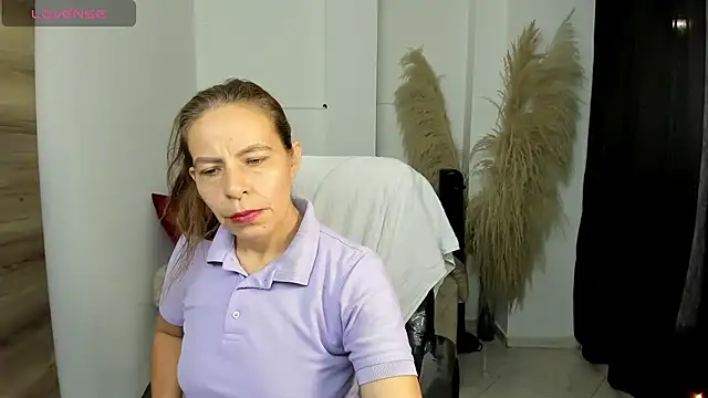 Milf karlye online show from 03-12-26, 11:44