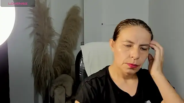 Milf karlye online show from 04-15-26, 01:56