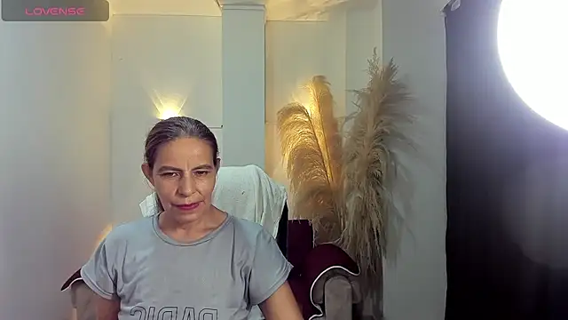 Snapshot of Milf_karlye chatting on 06-06-26, 03:33 Milf karlye online show from 06-06-26, 03:33