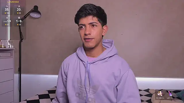 Snapshot of teobowny_ chatting on 11-18-25, 01:04 teobowny online show from 11-18-25, 01:04