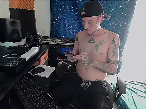 patrik tattoo  online show from 01-06-25, 08:39