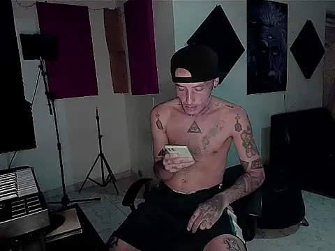 patrik tattoo  online show from 11-22-25, 02:10