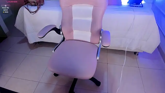 Kitty Pam online show from 10-30-25, 08:42