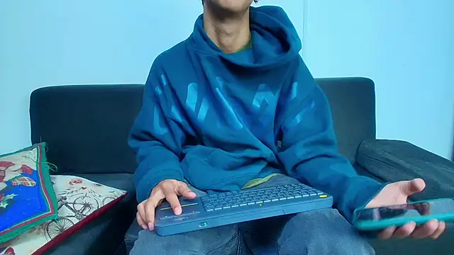 Snapshot of hares_mds chatting on 11-28-25, 02:31 hares mds online show from 11-28-25, 02:31