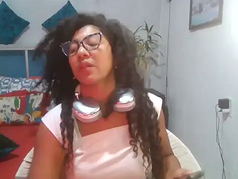 Snapshot of bellacrespalatina chatting on 01-16-26, 05:06 bellacrespalatina online show from 01-16-26, 05:06