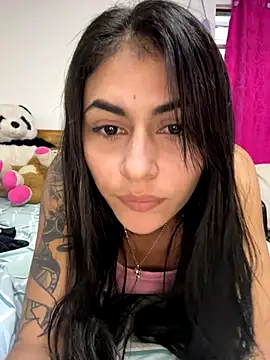 Snapshot of emilie_xx_ chatting on 10-01-25, 08:04 emilie xx online show from 10-01-25, 08:04
