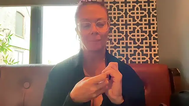 Snapshot of MelodyRoseUk chatting on 11-05-25, 11:32 MelodyRoseUk online show from 11-05-25, 11:32