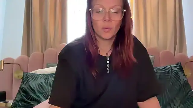 Snapshot of MelodyRoseUk chatting on 03-04-26, 10:43 MelodyRoseUk online show from 03-04-26, 10:43