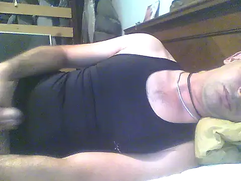 Snapshot of frank32love chatting on 01-05-25, 01:47 frank32love online show from 01-05-25, 01:47