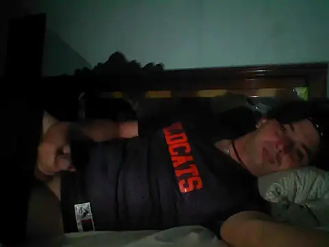 Snapshot of frank32love chatting on 11-17-25, 09:48 frank32love online show from 11-17-25, 09:48