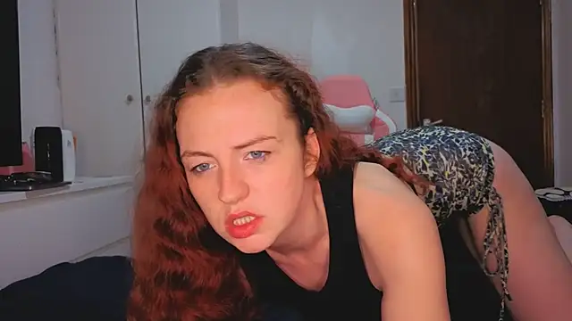 Snapshot of ENGLISHEMILY_69 chatting on 02-02-26, 08:51 ENGLISHEMILY 69 online show from 02-02-26, 08:51