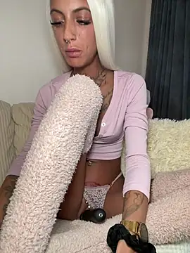 Snapshot of mrs_skinny_goddess chatting on 05-17-26, 04:58 mrs skinny goddess online show from 05-17-26, 04:58