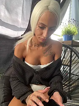 Snapshot of mrs_skinny_goddess chatting on 05-22-26, 11:05 mrs skinny goddess online show from 05-22-26, 11:05