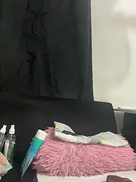 Snapshot of chiquimaturesexy chatting on 09-16-25, 09:27 chiquimaturesexy online show from 09-16-25, 09:27