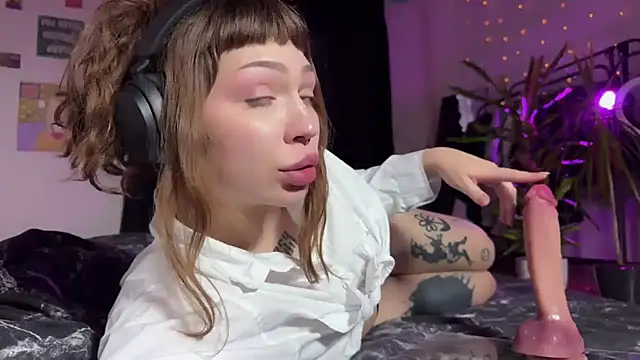 Snapshot of PaulaPratt chatting on 12-13-24, 09:46 PaulaPratt online show from 12-13-24, 09:46