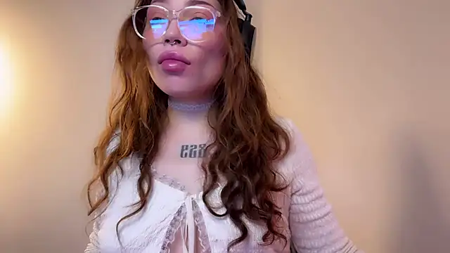 Snapshot of PaulaPratt chatting on 01-14-25, 08:20 PaulaPratt online show from 01-14-25, 08:20