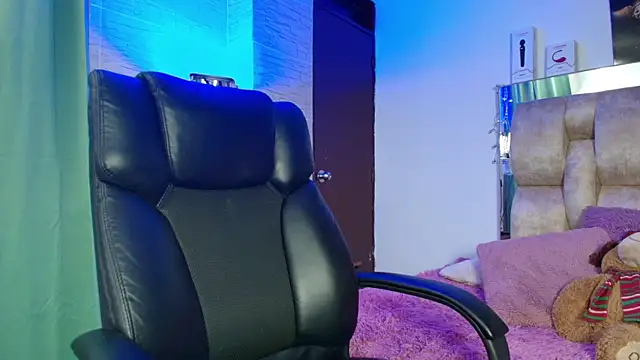 Snapshot of dakota_Robbins_ chatting on 10-28-25, 10:45 dakota Robbins online show from 10-28-25, 10:45